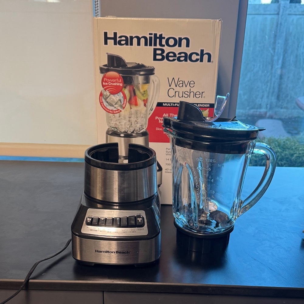 Hamilton Beach Wave Crusher Blender - Black and Silver - Picture 4 of 4